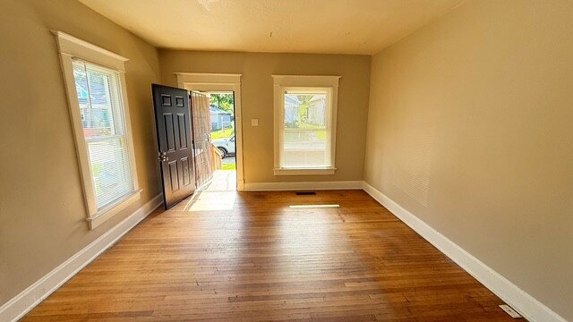 Photo - CENTER TOWNSHIP 3 BEDROOM DUPLEX AVAILABLE NOW!  ACCEPTS SECTION 8