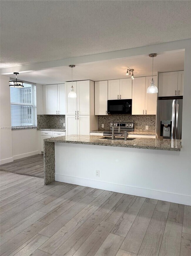 Photo - 4200 Hillcrest Dr Unit 201