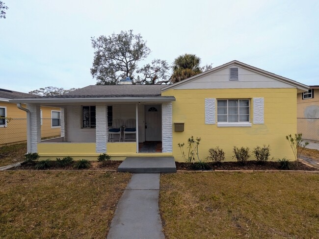 Photo - 725 17th Ave S