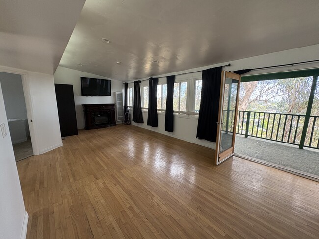 Área de estar/dormitorio - 1400 San Remo Dr Unidad 1404 San Remo Drive