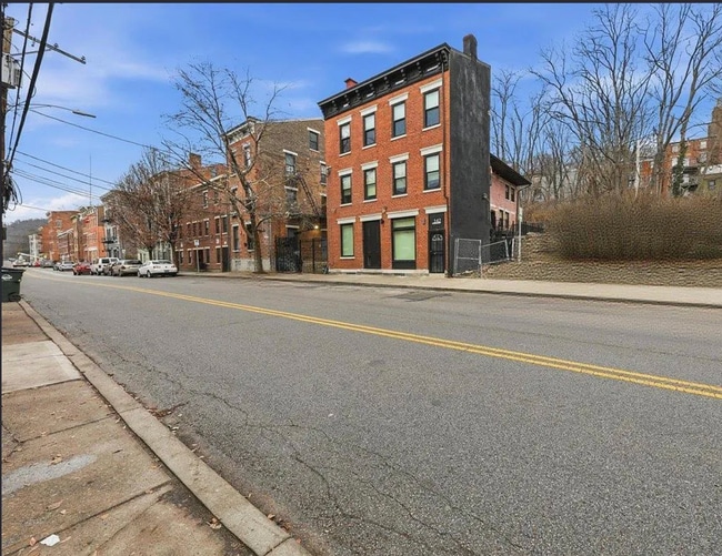 Building Photo - Brand-New 3BR/2BA Near Downtown & UC in OTR | Stylish Finishes, In-Unit Laundry, Gated Entry Unit 1