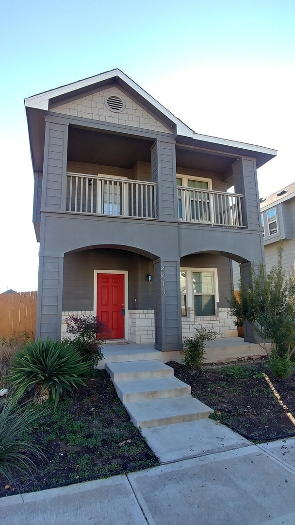 Beautiful, Modern 2B/2.5B Pacesetter Home!... - House Rental in Austin ...