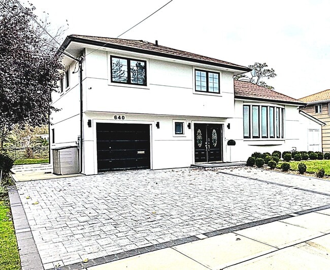 Photo - 640 Derby Ave