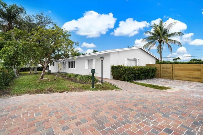 Building Photo - 8500 SW 87th Ave Rental