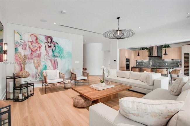 Photo - 815 NE 76th St