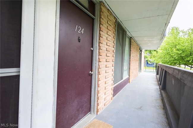 Building Photo - 2331 E Market St Unit 124