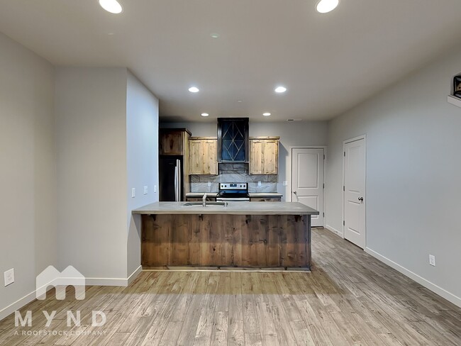 Photo - 118 N 43rd Pl