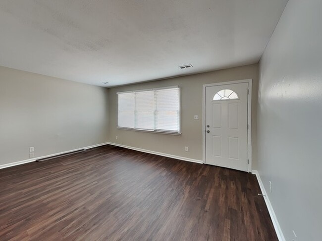 Photo - 4418 Windsor Rd