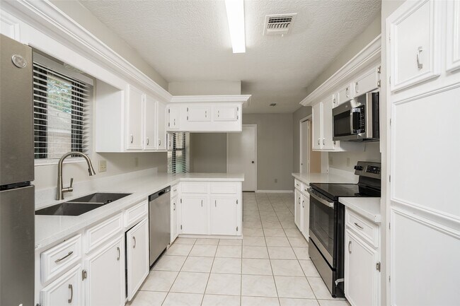 Photo - 12502 Olympia Dr