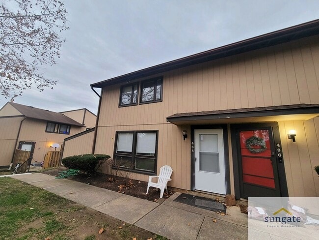 Building Photo - 488 West Ct