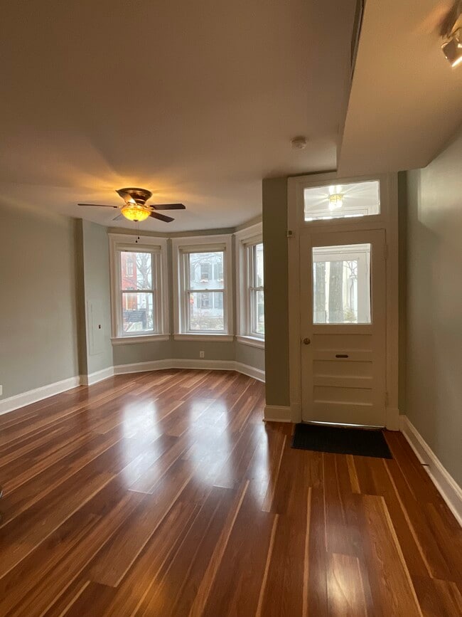 Photo - 120 3rd St NE