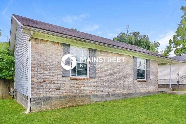Photo - 3 Bedroom Pet-Friendly Home in Louisville, KY with Main Street Renewal
