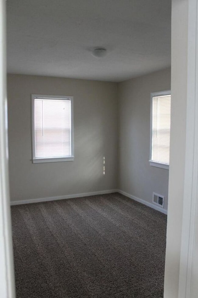 Photo - 786 Sanburnol Dr NE