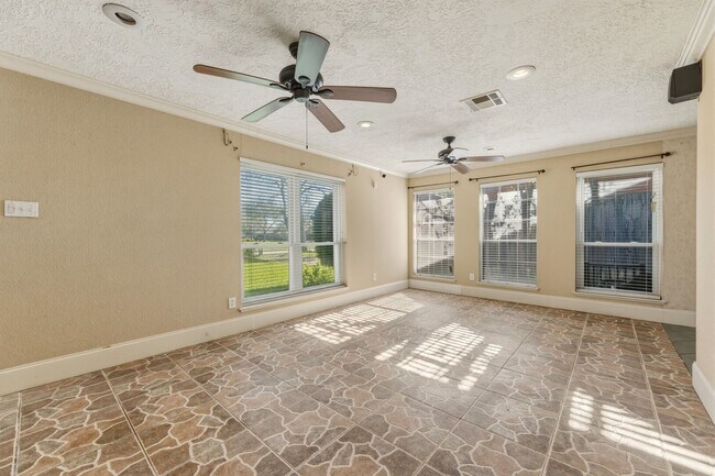 Photo - 5211 Court Rd