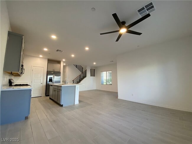 Building Photo - 600 Carriage Hill Dr