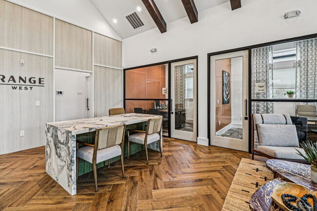 Building Photo - Range West