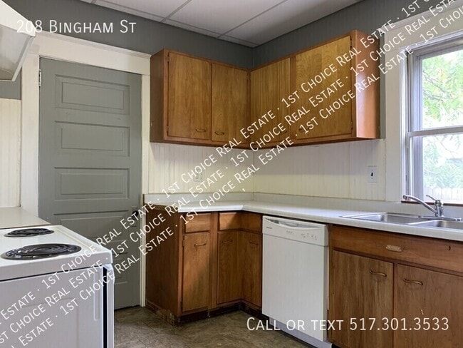 Photo - 208 Bingham St