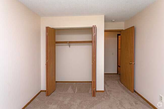 2BR, 1BA - 956 SF