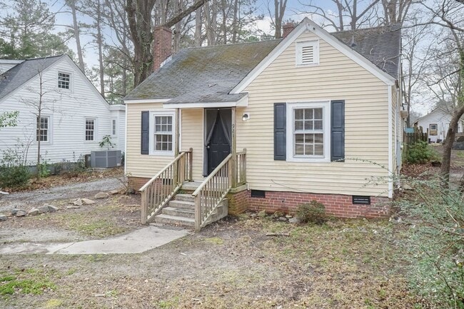 Photo - 3 Bed/2 Bath with a great back yard!