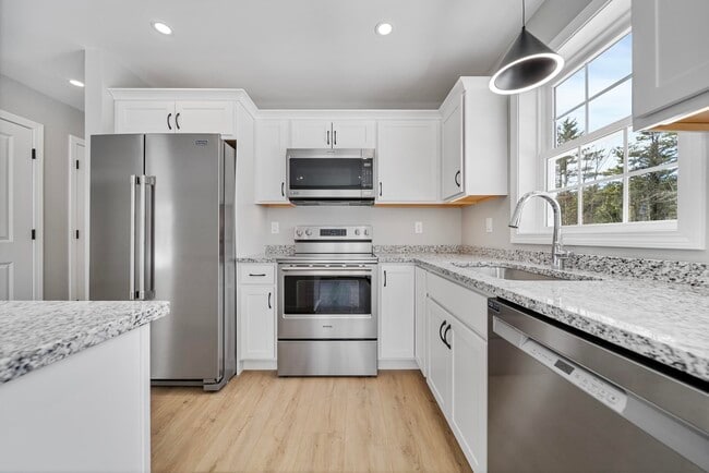 Photo - 142 S Main St