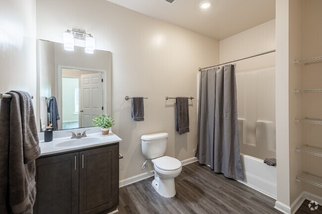 3BR, 2BA - 1332SF - Bathroom