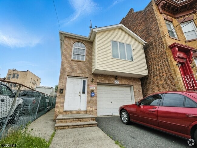 Building Photo - 101 Parker St Rental