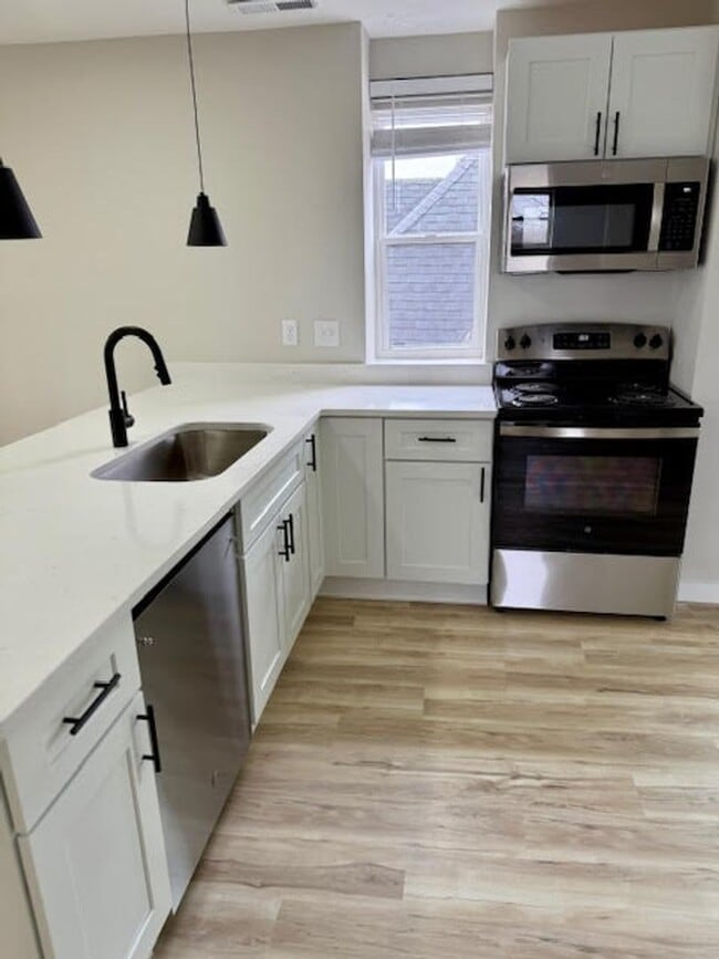 Photo - 939 Chateau Ave Unit Apt 1