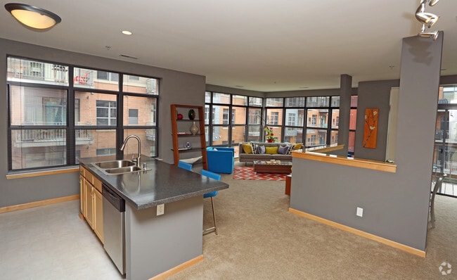Kitchen/Living Area
