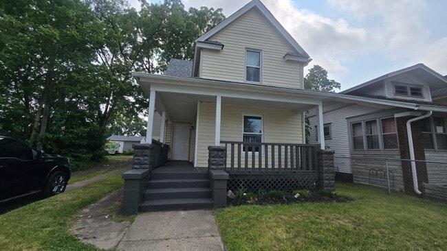 Building Photo - 514 Studebaker St