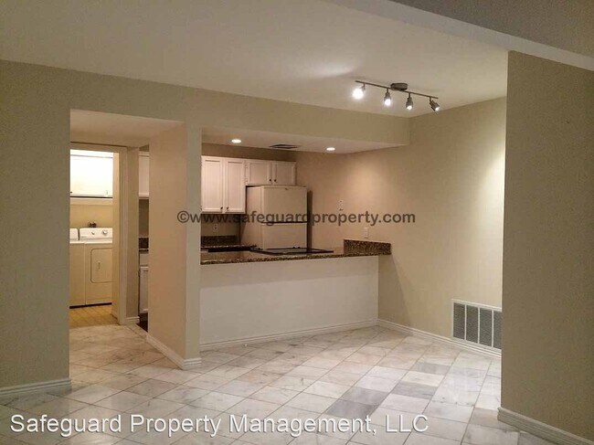 Photo - 4832 S Highland Cir