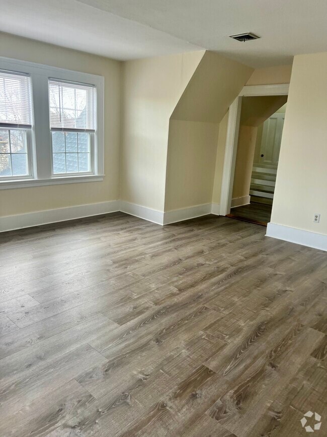 Building Photo - 31 Warren Ave Unit 3-J Rental