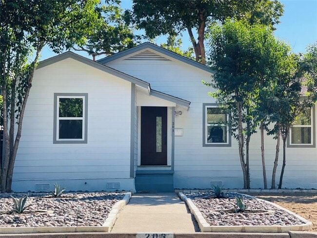 Building Photo - 203 Nelray Blvd