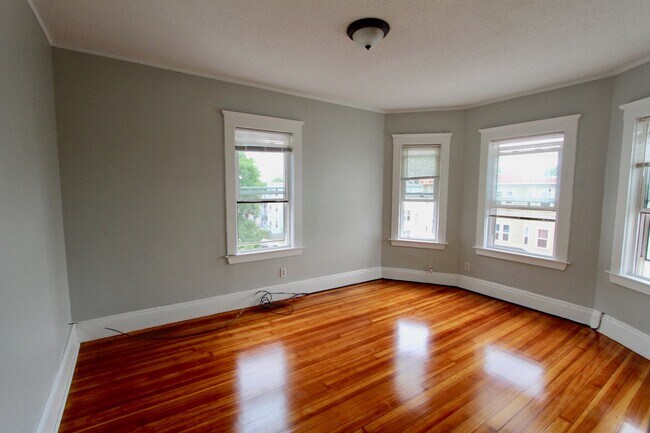 Photo - 137 Pleasant St Unit 1