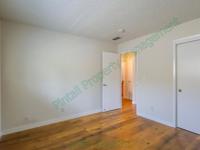 Photo - 978 Westlynn Way Unit 3