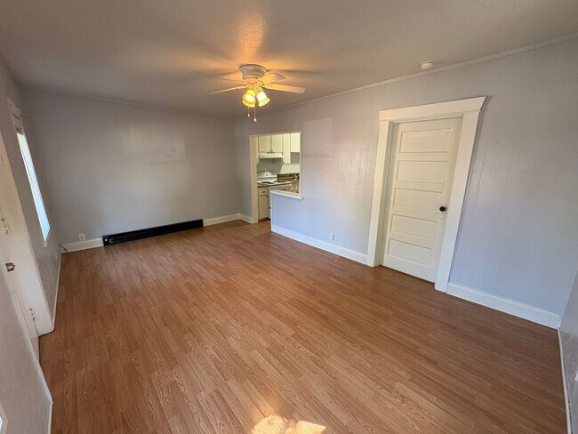 Photo - COZY 1 BEDROOM, 1 BATH APARTMENT LOCATED I... Unidad 7 SW McKinley Ave