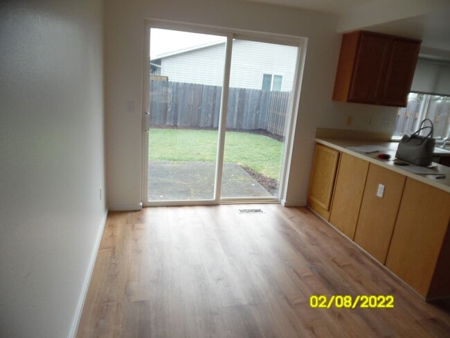 Photo - 990 SW Oriole St Unit 990