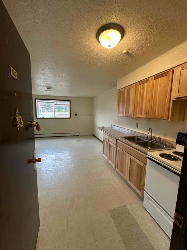 Photo - 320 Oak Ave N Unit 109