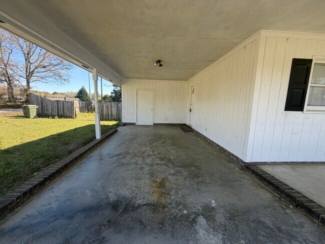 Photo - 720 Marigold St