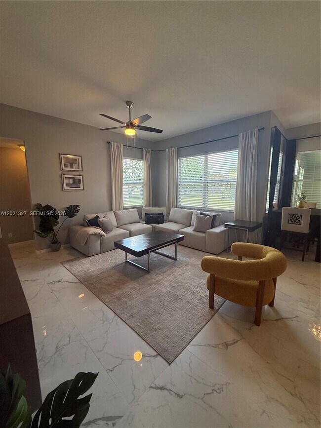 5711 NW Zenith Dr