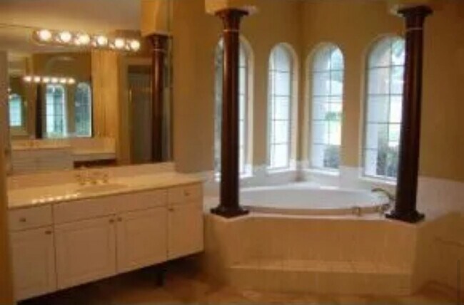 Photo - Spacious Renovated 3BR Home with Bonus Living Space in Desirable NE Ocala