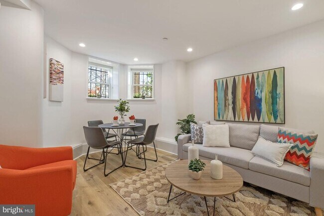 Photo - 1979 Biltmore St NW Unidad 1