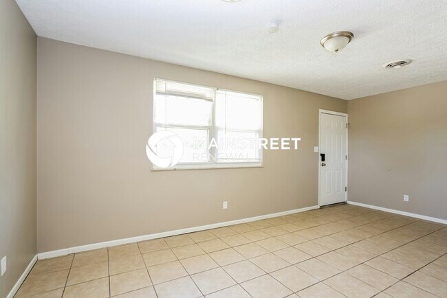 Photo - 3 Bedroom Pet-Friendly Home in COLUMBUS, OH with Main Street Renewal
