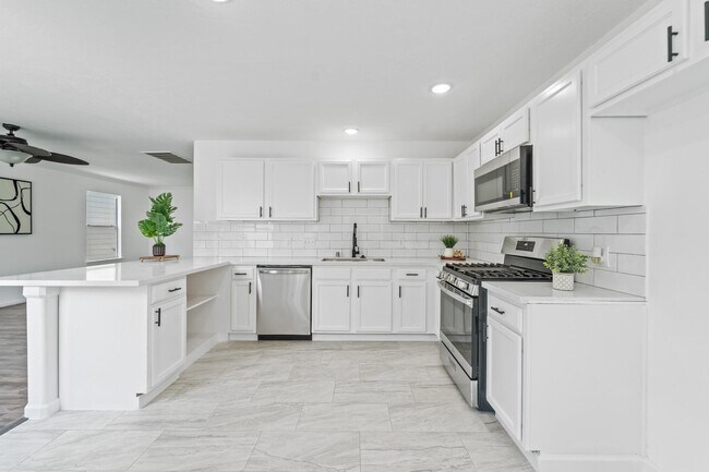 Photo - 6310 Mountain Pines Ln