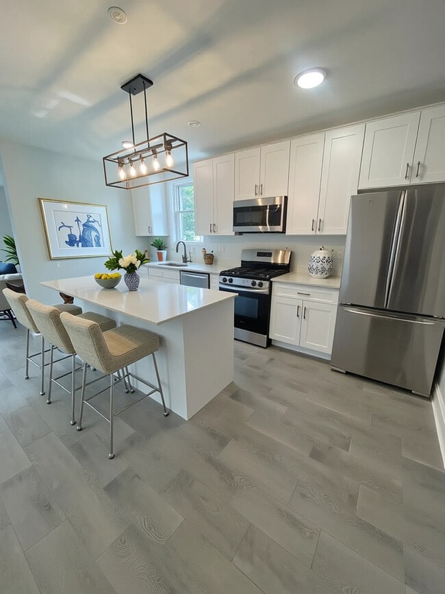 Photo - 2416 N Springfield Ave Unit 2