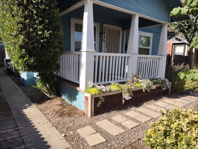 Photo - 5835 Broadway