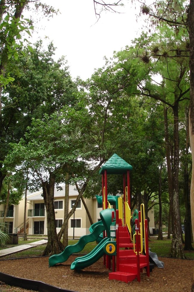 Photo - Woodsdale Oaks