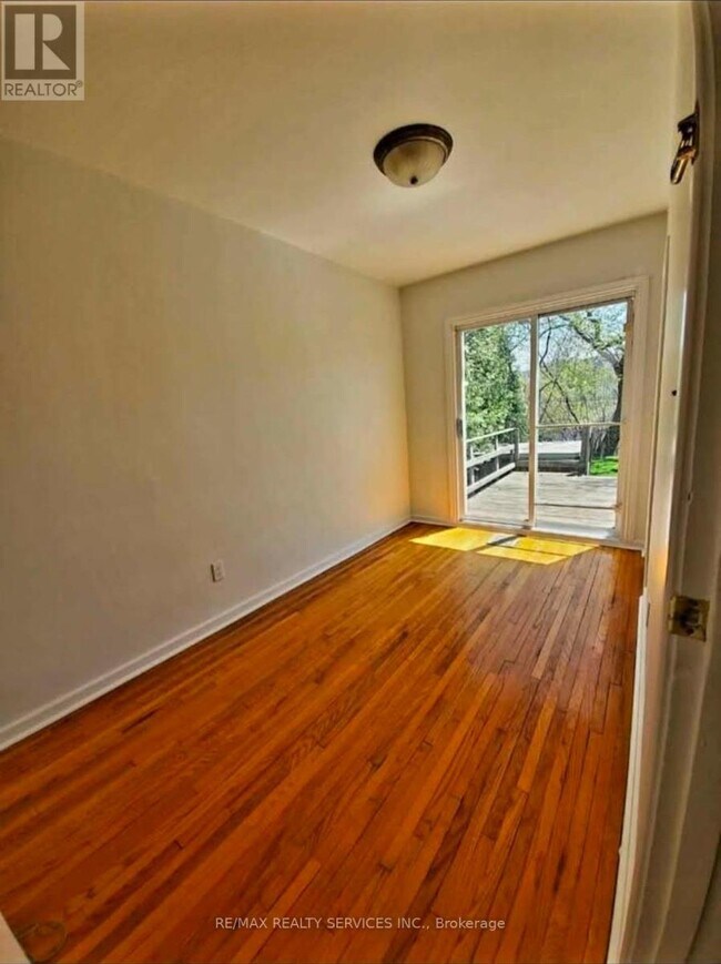 Photo - 245 Haddon Ave S