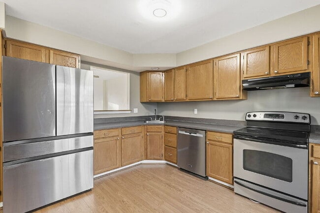 Photo - 335 Fullerton Pl