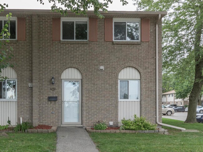 Photo - CORNER 3BD TOWNHOME ON SOUTHDALE RD W Unit 152