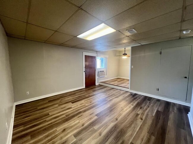 Building Photo - 3201 Southwest Dr